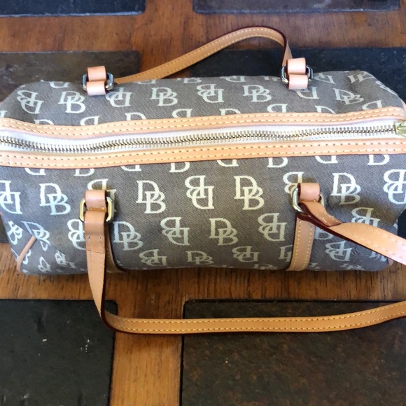 DOONEY and BURKE SHOULDER BAG - Picture 5 of 8